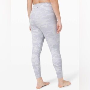 Lululemon Wunder Under High-Rise Tight 25" *Luxtreme
Incognito Camo size 6 EUC